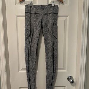 Lululemon speed tight V Size 6 VVVGUC